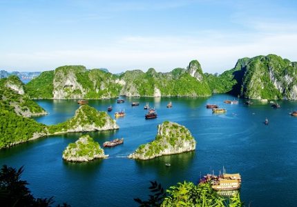 Vue de lIle Titop sur la baie dHalong Tamtours