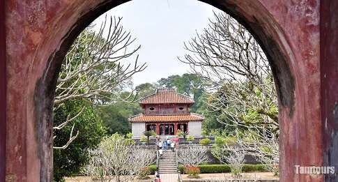 Mausole Minh mang a Hue Tamtours.vn